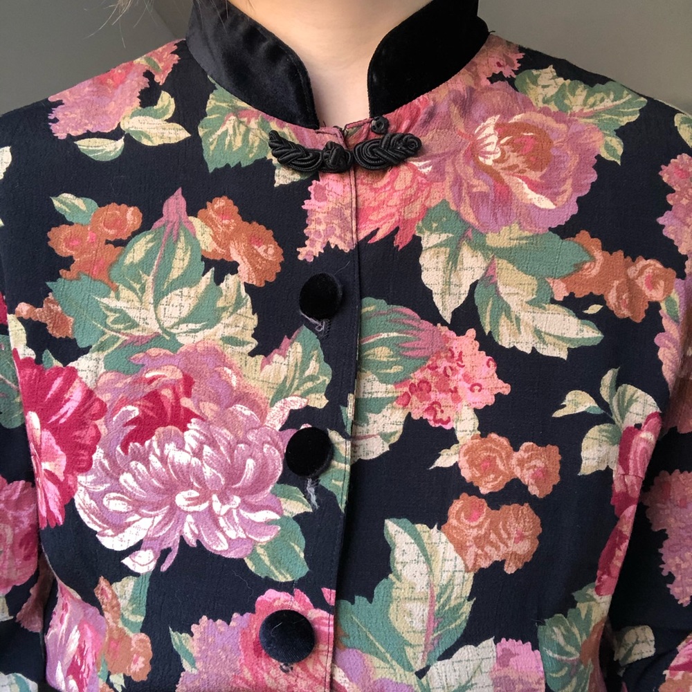 VINTAGE floral top with velvour accents